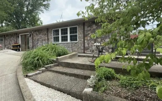 Turnkey Furnished Lake Escape in Seneca, Ohio