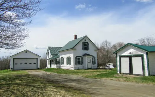 3 Bedroom Farmhouse on 16.2 Acres – Kingman, Maine