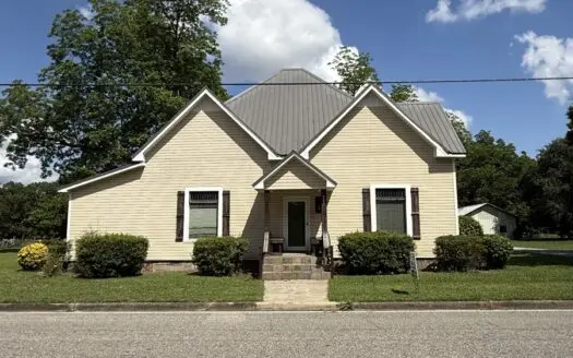 Move in Ready home with 3 BR 2 BA on 1.01 acres