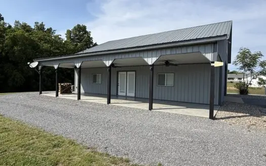 Barndominuim, RV Hook-ups and 11+/- Acres Green River Lake