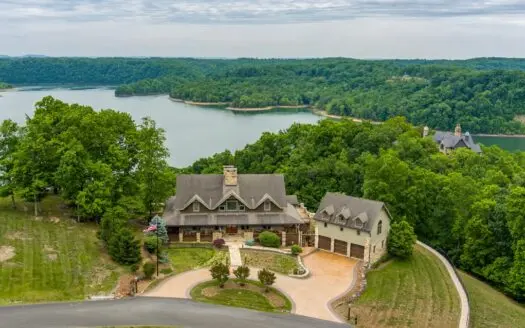 Stunning Home On Dale Hollow Lake in Albany, Kentucky
