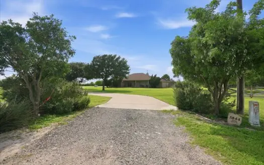 Country Home with 8.25 Acres, Bluntzer, Texas