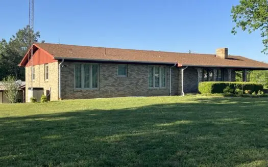 Charming Tennessee Brick Country Home on 1.75 Acres!