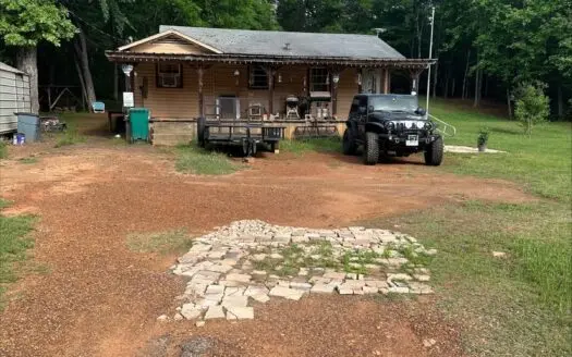 Quaint Cottage located just outside Hughes Springs Texas