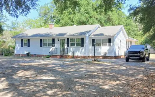 4BR Home with In-Law Suite Across from Park