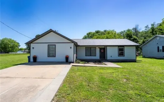 Home For Sale in Gravette, Arkansas