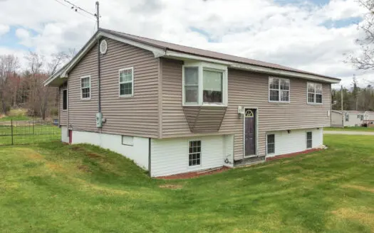 Spacious Country Home – Mattawamkeag, Maine
