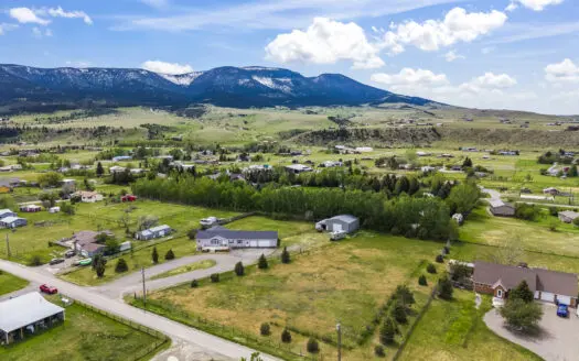 Country Home on Acreage For Sale in Livingston, Montana