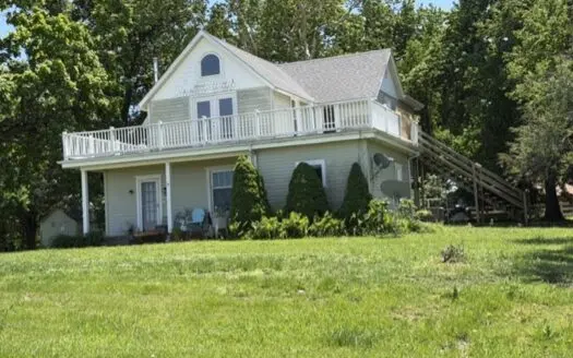 Multi Generational Living – 15+ Acres & Two Homes – Osborn Mo