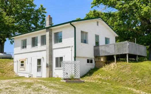 Small acreage with country home for sale in Ava Mo.