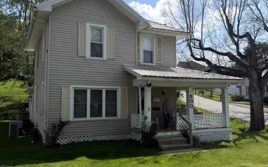 Country Home For Sale in Cambridge, Ohio!