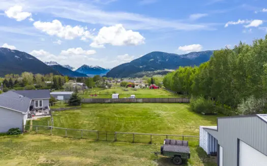 Country Home on Acreage For Sale in Livingston, Montana