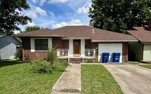 Cute, well kept 2 Bedroom, 2 Bath home in Chanute, KS