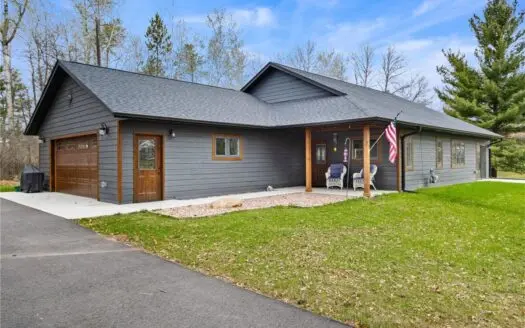 Beautifully Built 3-bedroom, 2-bath home in Willow River