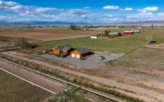 Colorado country log home for sale near Delta CO