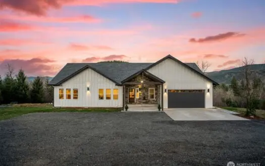 Custom 15.56-Acre Estate with Mt. St. Helens Views