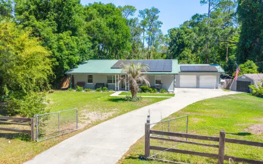 3BR/3BA Trenton Home with Ensuites, Pool & Solar Panels