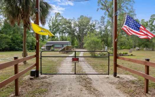 Off-Grid Homestead In North Florida