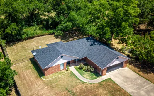 3 Bedroom Home in Reno TX with Open Floor Plan & Large Yard