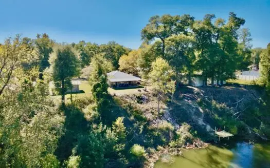 Fully Renovated Home on the Chattahoochee River Gordon, Alabama.