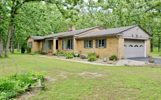Country Home With Acreage For Sale in Salem, Missouri!