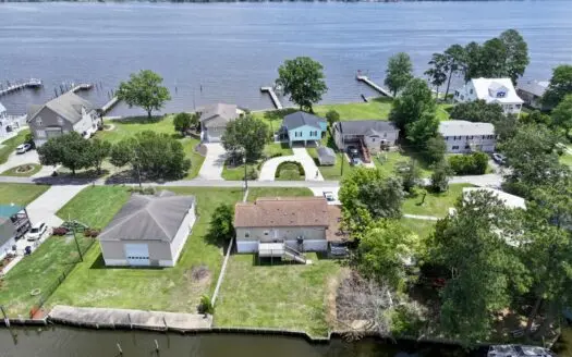 Peaceful 3-Bed Home with Direct Water Access