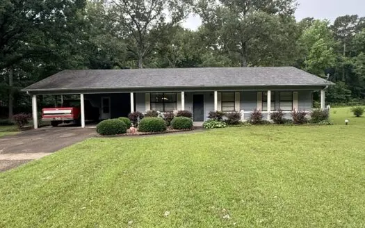 Move‑In Ready 3BR on 2 Acres With Shop Screened Porch in East End