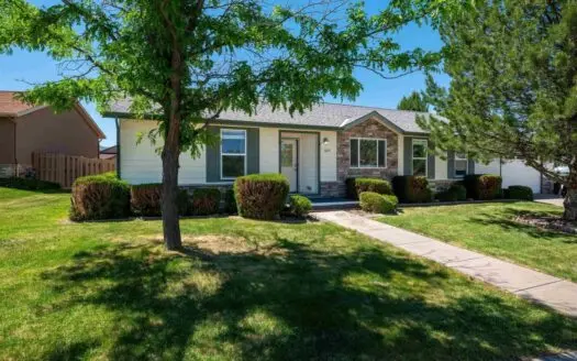 Southern Bluffs Home with Bonus Room & Private Backyard