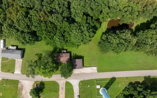 Bedfor Home on Nearly 1 Acre with 30′ x 30′ Garage Auction