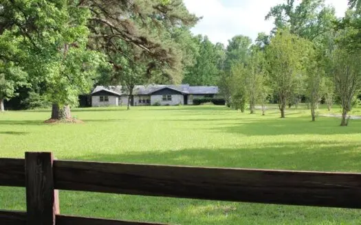 Escape to COUNTRY LIVING in New Boston, TEXAS!