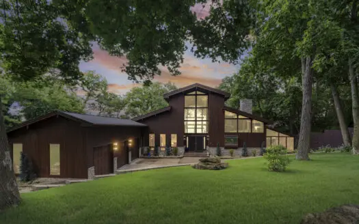 6,200+ sq. ft. executive estate La Crescent MN