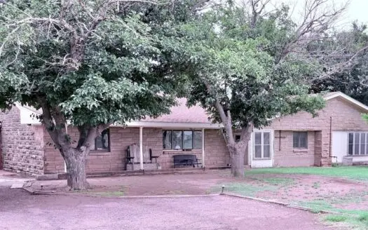Country living just minutes from town