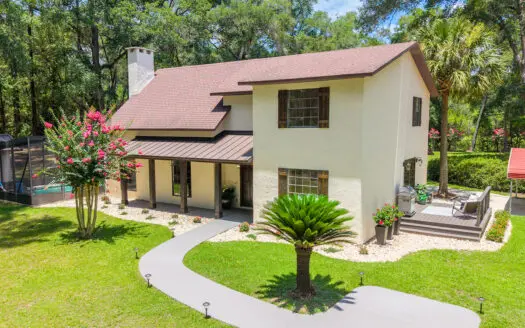 Beautiful Home on 5 Acres with Pool in Newberry, FL