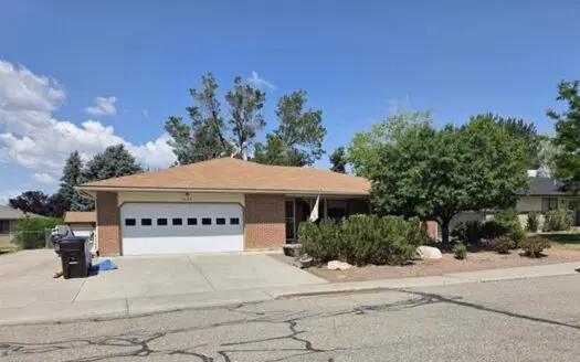 Prime Montrose Real Estate: Classic Brick Home in Heatherwood