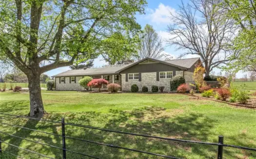 Beautiful Brick Country Home on 4.5 Ac For Sale Harrison/Valley