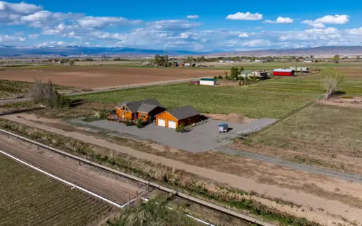 Colorado country log home for sale near Delta CO