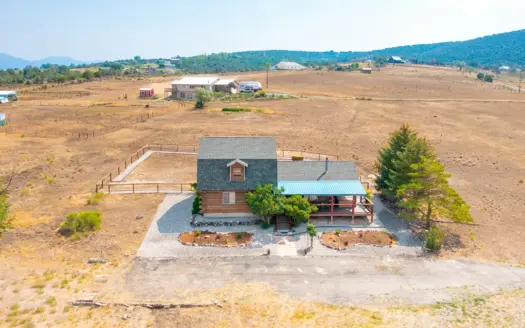 Rustic Log Home with Panoramic Views