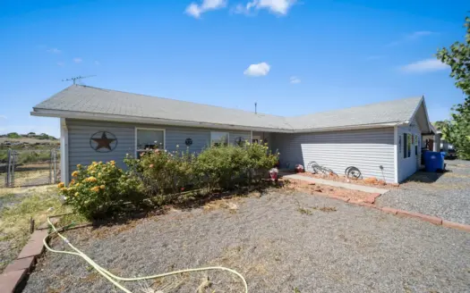 Ranch-Style Home on Cul-De-Sac in the County No HOA or Covenants