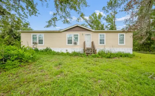 Home on over 3 acres in Live oak, FL