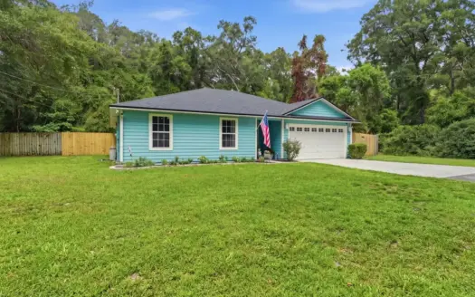 Florida Living Meets Small Town Charm in High Springs!