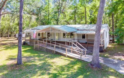 Country Home in Old Town, FL for Sale on 2.89 Acres