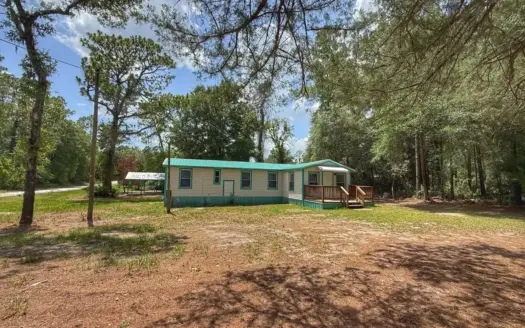 3 Bedroom Home on half and acre in Old Town, FL