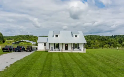 Home with Barn and Hunting Acreage in Kentucky