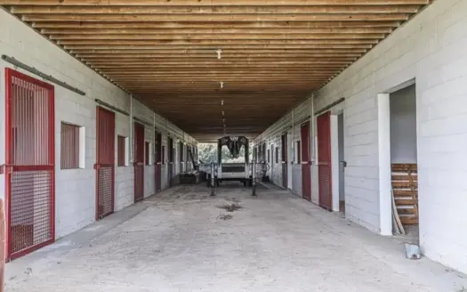 40acre equestrian estate,homeW/stables for sale near Franklin Ky