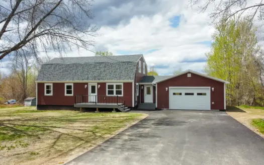 Fully Renovated Country Home – Lincoln, Maine