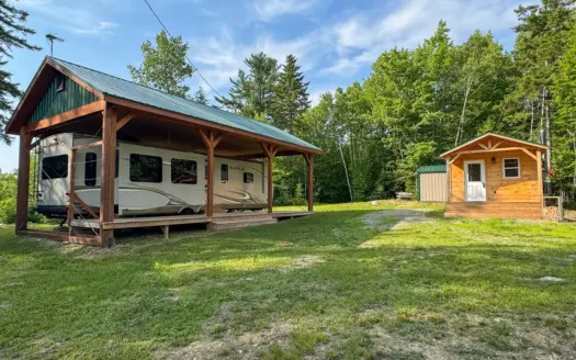 Tiny Cabin in an Excellent Location – Medway, ME