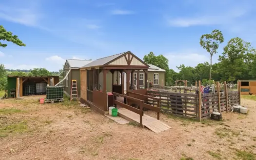 2 Secluded Off Grid Tiny Homes on 10 acres in Gainesville, MO