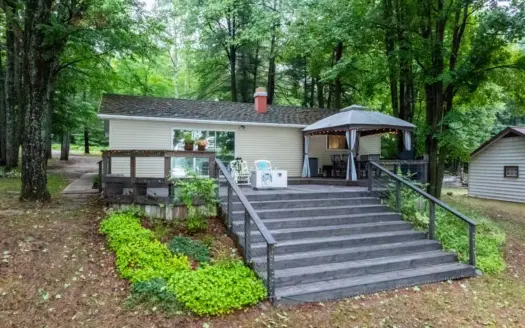 Indian Lake Waterfront Home in Beautful Northern Michigan