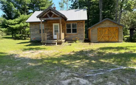 Cabin in Northern Johannesburg Michigan for sale
