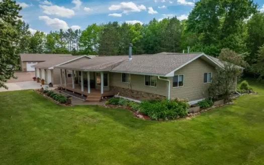 5 Bedroom Home For Sale in Hinckley, MN
